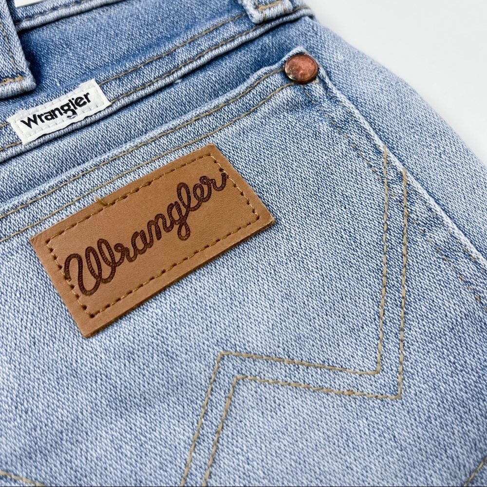 Wrangler | High Rise A-Line Stretch Short - Picture 9 of 12